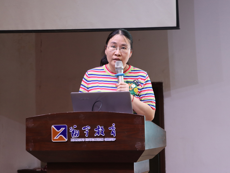 讓優(yōu)秀成為一種習(xí)慣——高二期中考試表彰大會(huì)